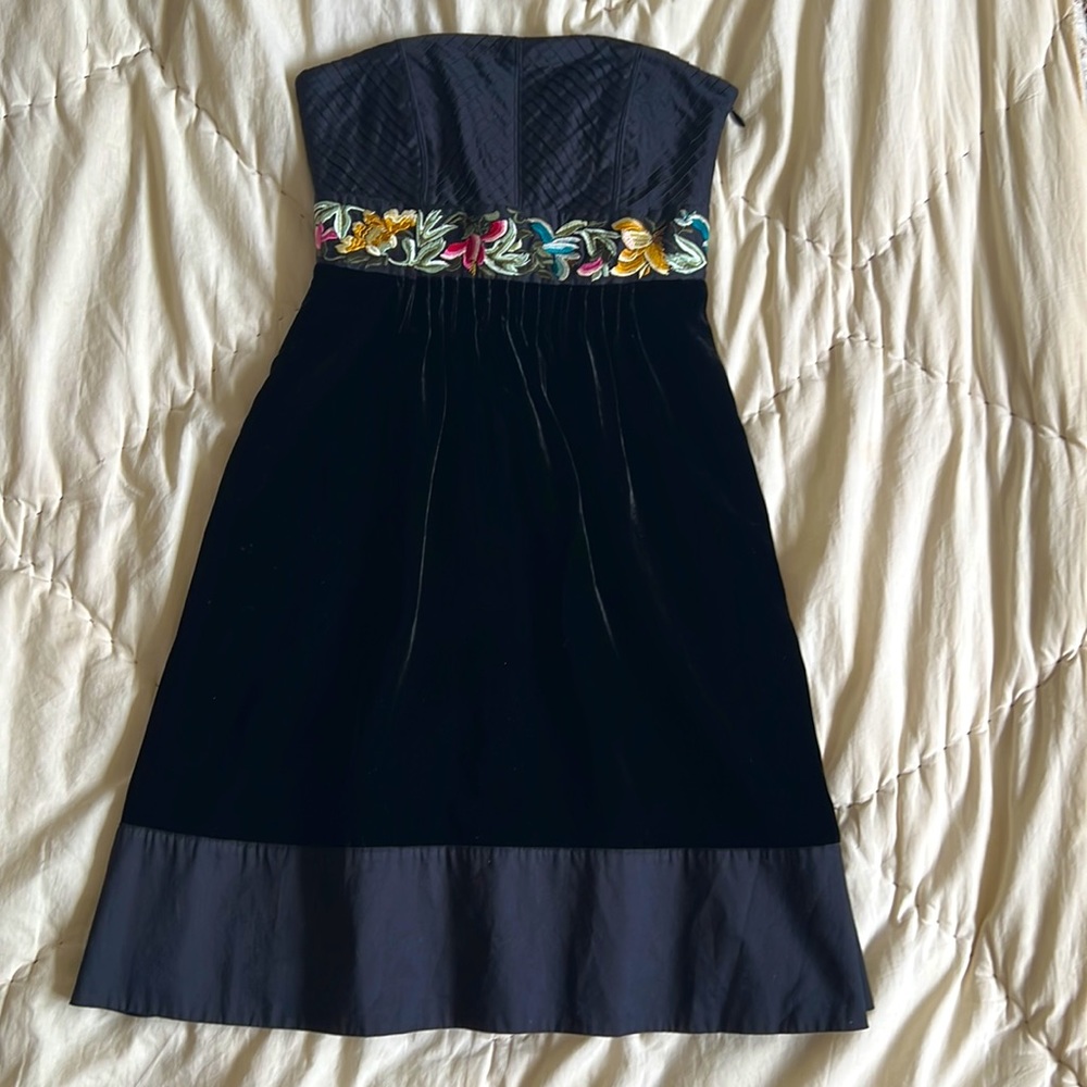 Floreat by Anthropologie Strapless Black Velvet Dress size 4; Embroidered
